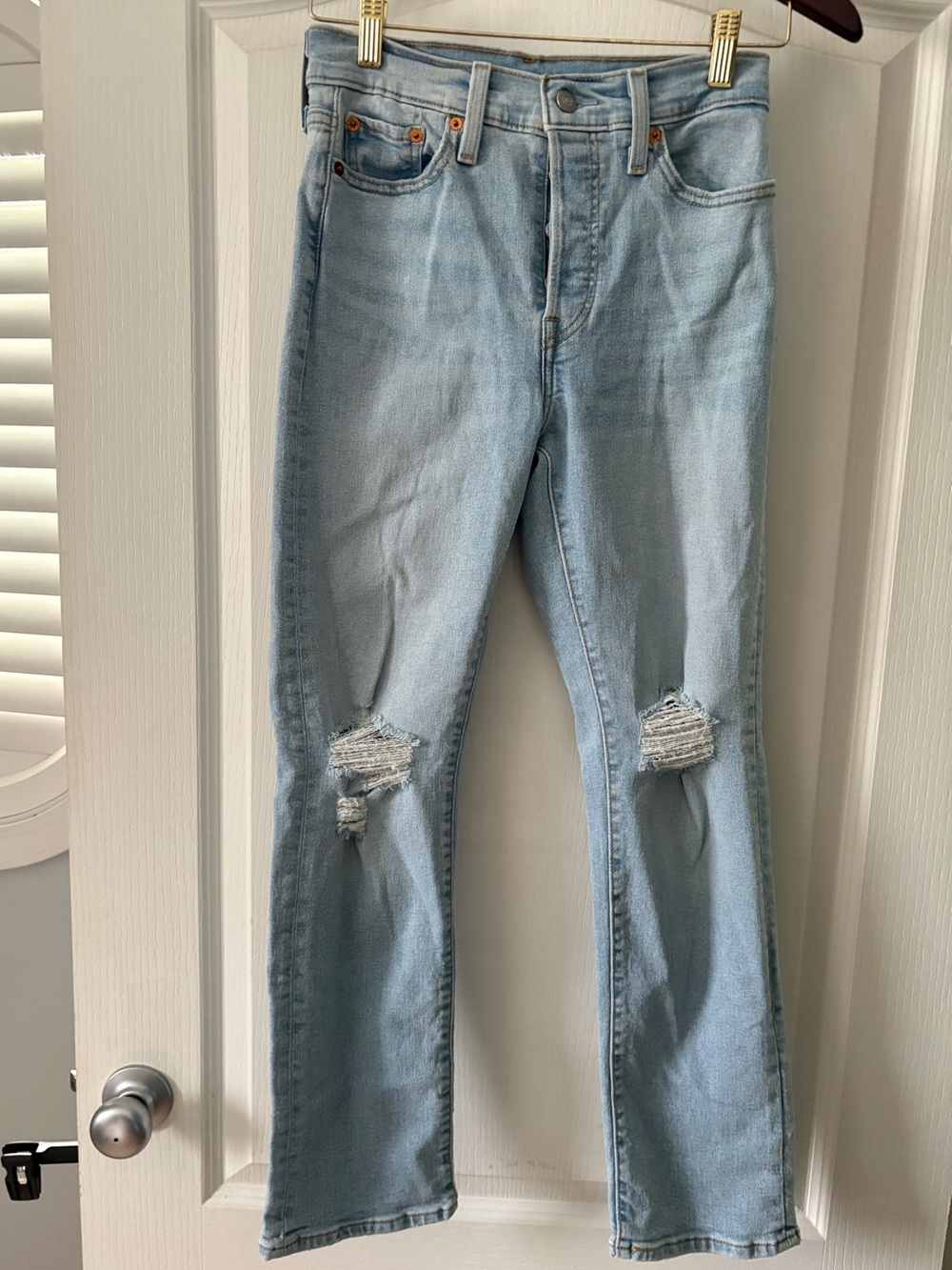 Levi’s women’s light wash distressed wedgie straight denim jeans size 26